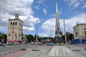 Пам'ятки будівництва і архітектури - «Стела Запоріжжя-промислове» - Запоріжжя, на перехресті проспекту Металургів та Соборного