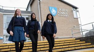 Презентація до теми "John Cabot Academy" з англійської мови