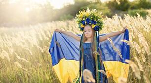 Спостерігаю за чергуванням голосних звуків під час відмінювання іменників