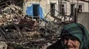 Ішла старенька по дорозі в нікуди,  Цвіла весна і відступили холоди.