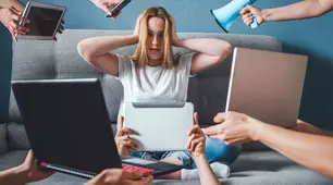 Факти (чесність) і фейки. Блоги. Безпечні телекомунікації. Уникнення телефонного та телевізійного шахрайства. Запобігання викраденню особистої інформації.