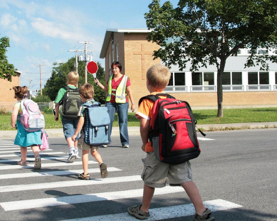 When should kids walk to school alone? | The Star