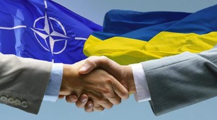 Україна в структурі міжнародних  екологічних програм. Діяльність громадських екологічних організацій України. Охорона природи на Криворіжжі. Природоохоронні акції, в яких бере участь гурток.