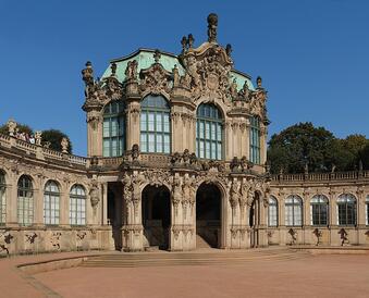 File:Dresden-Zwinger-Wallpavillion-gp.jpg