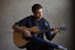 How to Play the Acoustic Guitar: A Basic Guide for Beginners– Fusion-Bags.com