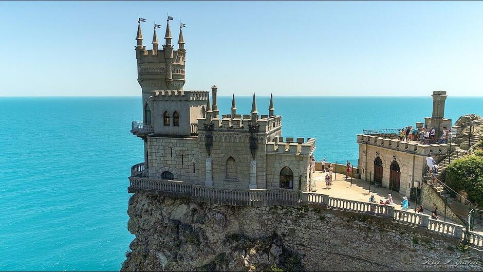 Крым. Ялта. Ласточкино гнездо. Видео 4К / Crimea. Yalta. Swallow's nest and rock "Sail". - YouTube