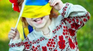 Презентація до уроку з Я досліджую світ "Моя країна Україна, а я її дитина"