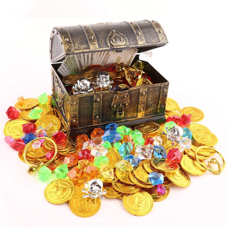 Amazon.com: Lingway Toys Kids Pirate Treasure Chest Smaller Size Treasures Box with 100pcs Pirate Coins,100pcsJewels,2 Rings,2 Earrings,16pcs Paper Play Money(Vintage Coating,5.5"X3.8"X3.8") : Toys & Games