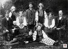 З Міжнародним днем сім'ї!❤ Невідомий фотограф. Велика родина. Полтавщина. 20-і рр. ХХ ст. Фонд Миколи... - Сільська фотографія Середньої Наддніпрянщини кінця 19-20 ст. | Facebook