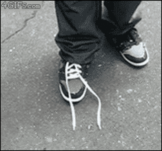 Untied shoelaces GIFs - Obtenez le meilleur gif sur GIFER