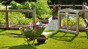 16 Backyard Vegetable Garden Ideas for Beginners | Architectural Digest | Architectural Digest