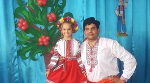 Дитяча  сучасна  естрадна  та  патріотична  пісня  -  "Я маленька Україночка"