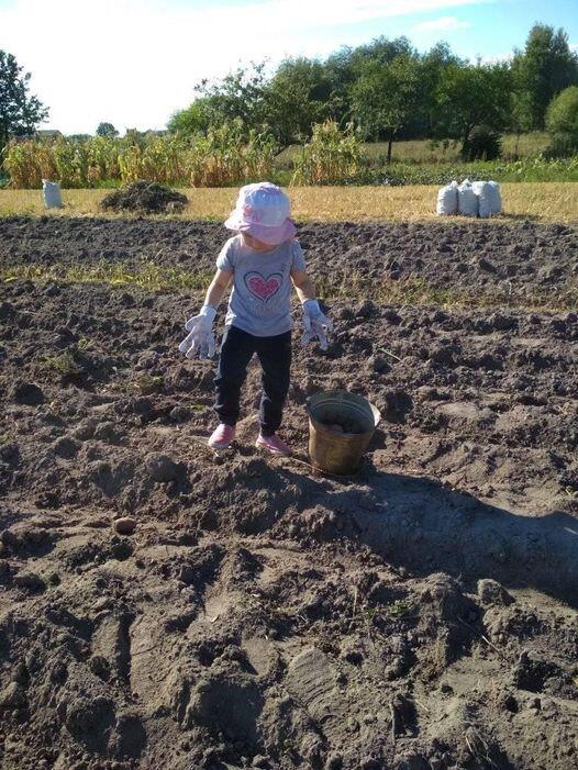 На зображенні може бути: 1 особа, стоїть та на відкритому повітрі