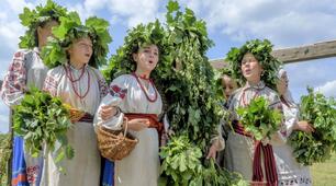 КОНСПЕКТ ЗАНЯТТЯ З ПЛАСТИЧНОГО ТАНЦЮ ТА ІМПРОВІЗАЦІЇ  «ОЙ, ЗАВ’Ю ВІНКИ НА ВСІ СВЯТКИ»