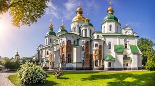 Презентація до уроку мистецтва в 11 класі "Храми Київської Русі. Замки й фортеці. Подих Ренесансу в архітектурі Львова. Українські дерев’яні церкви карпатського регіону."