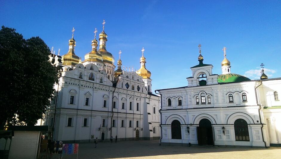 Вид на Успенський собор та Трапезну церкву в Києво-Печерській Лаврі