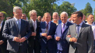 Презентація на тему "Президенти України"