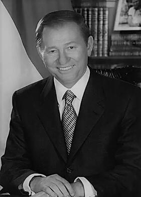0401o1eb-0623-305x424.jpg