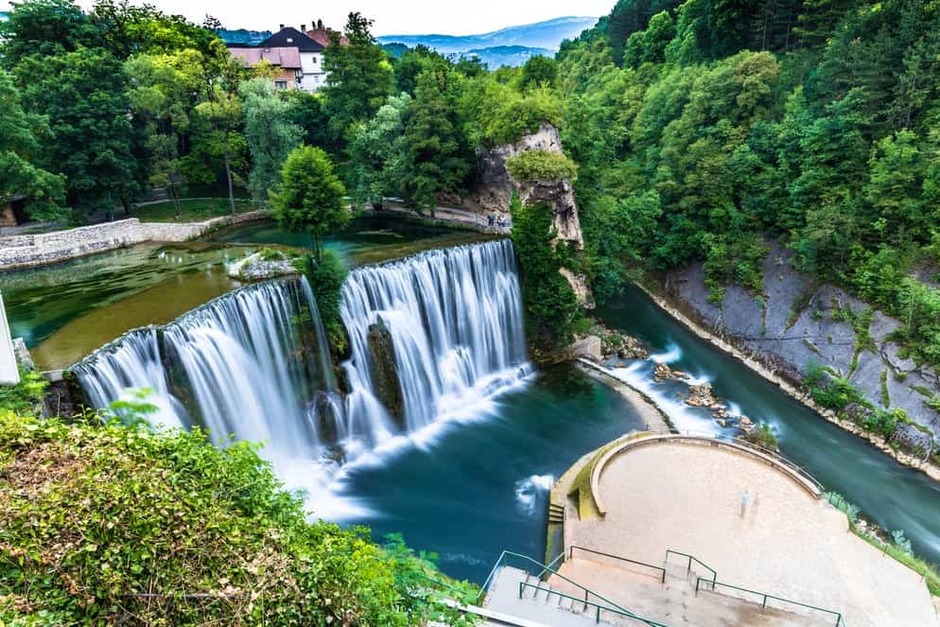 Пливський водоспад у місті Яйце