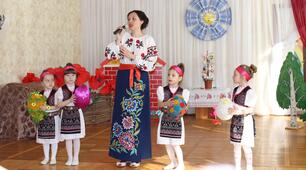 «ВЕСНА КРАСНА ДО НАС ПРИЙШЛА,   НА КРИЛАХ СВЯТО ВЕЛИКОДНЯ ПРИНЕСЛА»