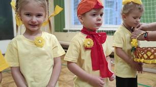 Спортивна розвага "Вийшла курочка гуляти..."