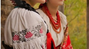 Згадати і злічити дуже важко  Усі пестливо-ніжні імена...