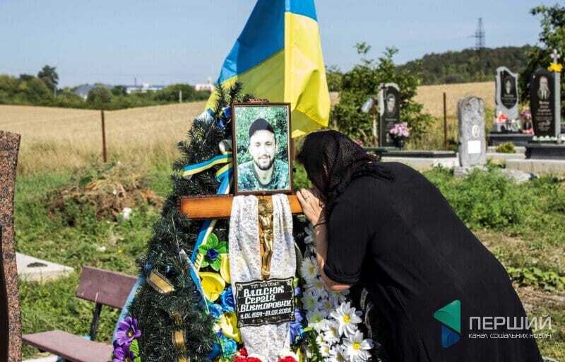 Возможно, это изображение 2 человека и на открытом воздухе