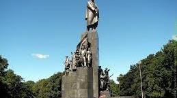 Сценарій мітингу до річниці з Дня народження Т.Шевченка "На перехресті музи й долі  - Україна"
