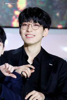 8 Male Idols Who Wore Glasses On Stage...And Looked Hella Hot Doing So - Koreaboo