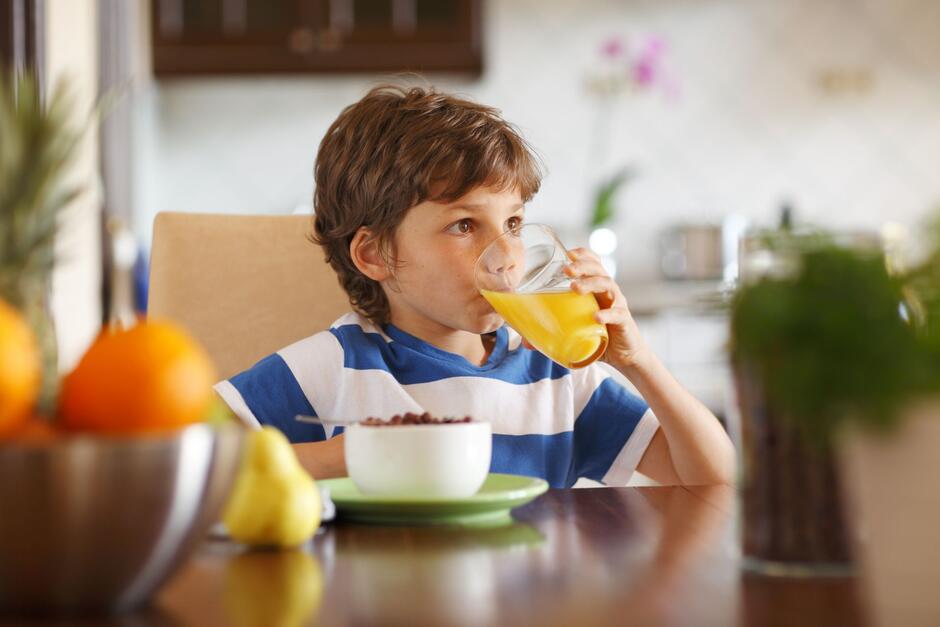 Why is it so important for children to have breakfast in the morning?