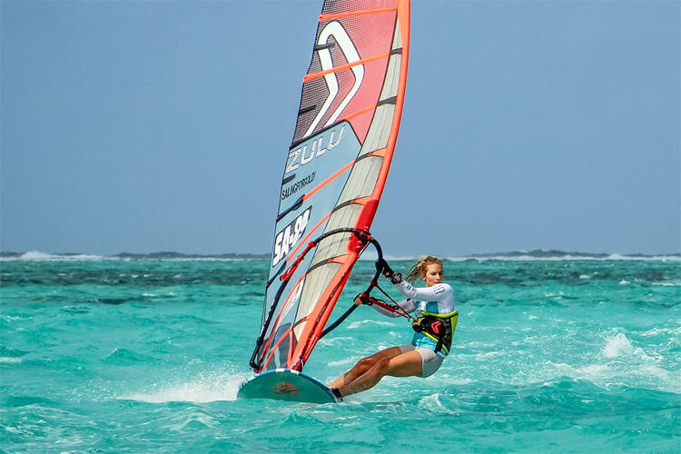 Karo van Tonder: the first female windsurfer to complete an 80-kilometer race