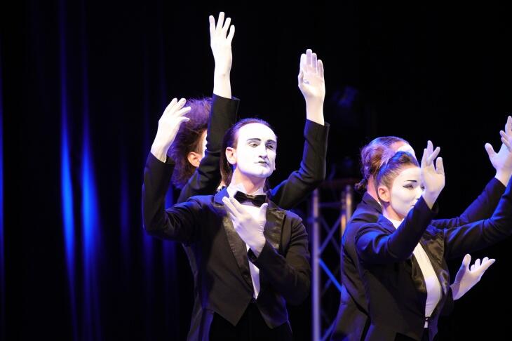 0402abqu-2dda-730x486.jpg