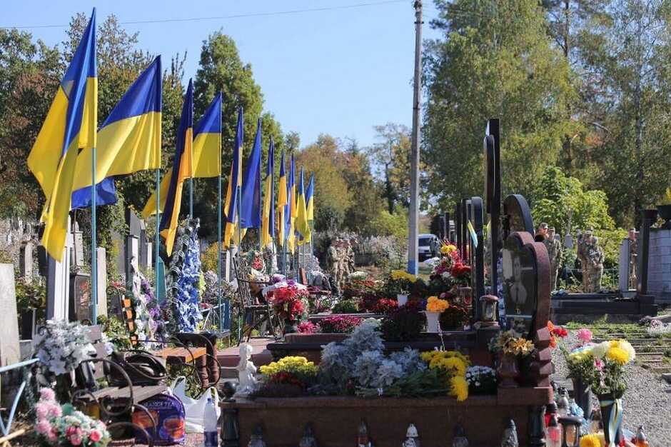 Возможно, это изображение памятник и на открытом воздухе