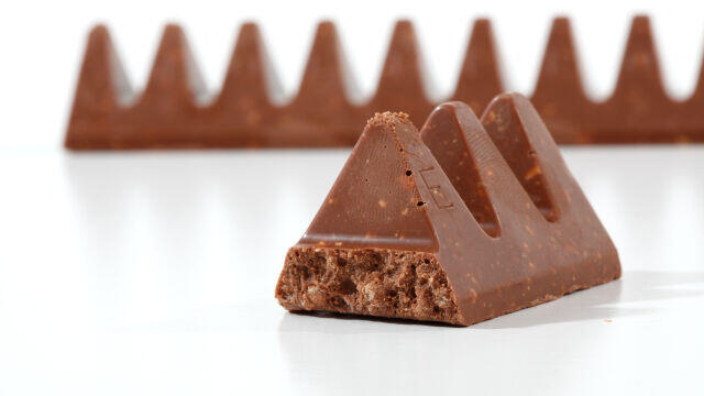 Toblerone вече не е швейцарски, маха Матерхорн от опаковката - Бизнес новините