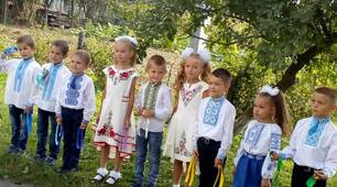 "Свято першого дзвоника" - урочиста лінійка.