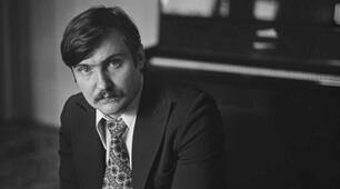 У другій половині 1970–их років Івасюкові почали частенько натякати, що він занадто захоплюється творами українських поетів…