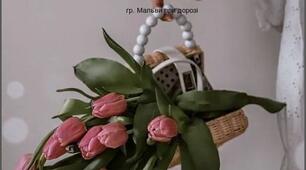 Життя іде... Та ні, біжить, минає,  Іде по кругу, мчиться, як літак.