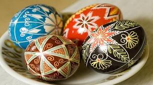 Великодні писанки: візерунки, символи та їх значення 