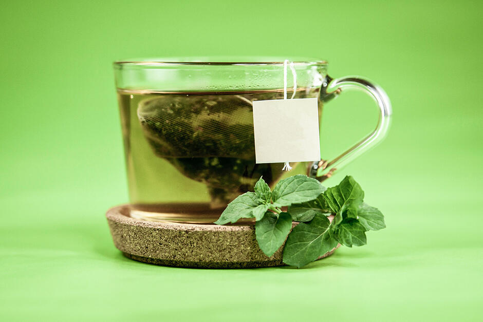 11 Scientifically-Backed Health Benefits of Green Tea