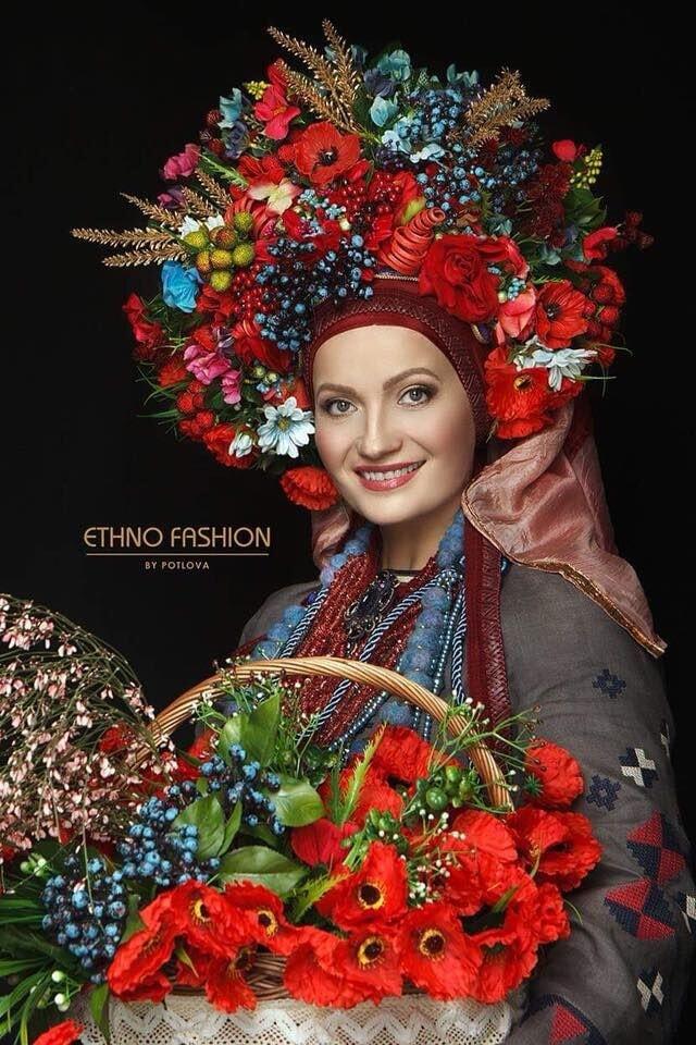 Возможно, это изображение 1 человек и текст «ETHNO FASHION OTLOVA S»