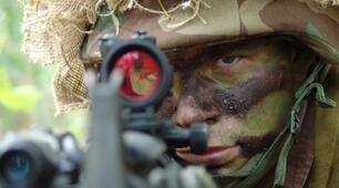 Нанесення гриму. Маскування зброї. Поняття про вогневу позицію в обороні, обладнання і маскування окопу.