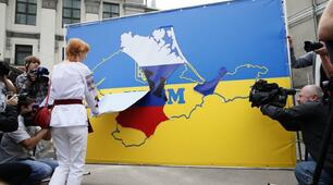 Історія України 11 клас "УКРАЇНА В СИСТЕМІ МІЖНАРОДНИХ ВІДНОСИН. ЗБРОЙНА АГРЕСІЯ РОСІЇ"