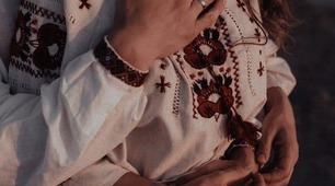 Вдягни вишиванку, то наша броня.  То наш оберіг, код нашої віри...