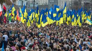 Презентація на тему: Статево-віковий склад населення України.  Регіональні відмінності демографічних процесів. Демографічна політика. Практична робота 11 Аналіз статево-вікових пірамід України та окремих країн світу