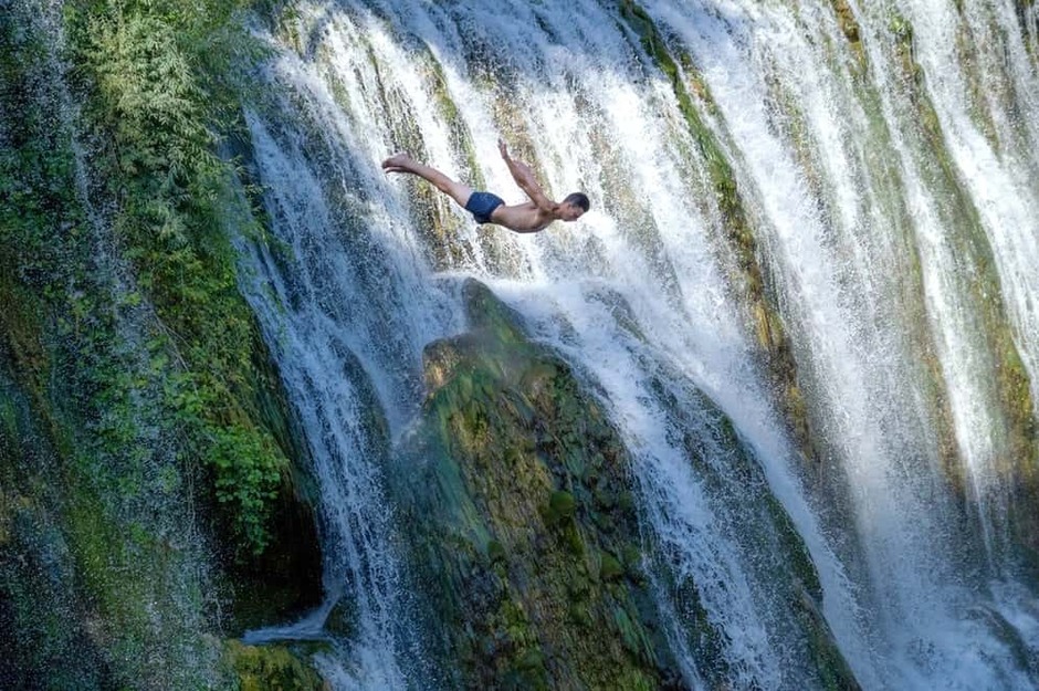 Пливський водоспад у місті Яйце