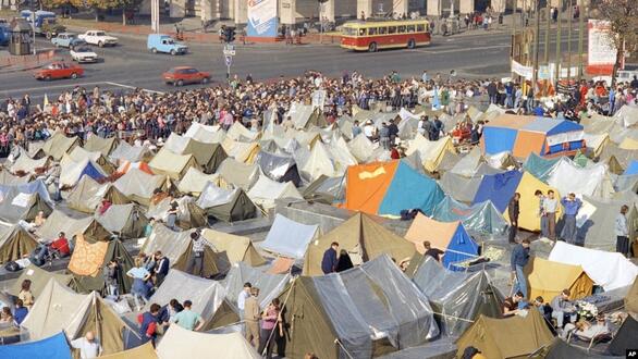 Революція на граніті 1990 року. 40 архівних фото