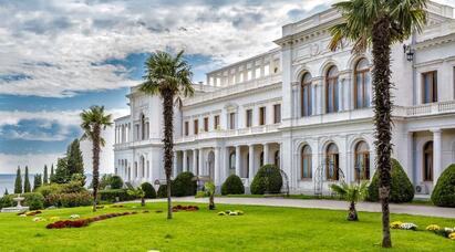 Лівадійський палац, Лівадія Ukrainian castle, palace | Palace, White building, Tourist places