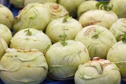 Photo close up fresh green kohlrabi on retail display