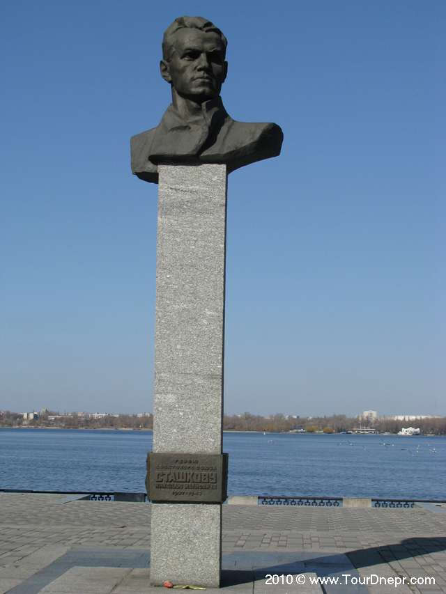 0402wojo-f75a-640x853.png