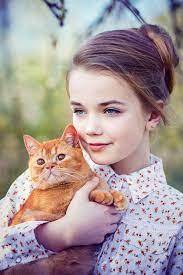 Девочка с котом. Детская фотосессия.Фотосессия в деревне. Фотограф Лена Дорри. | Cute animals, Cute cats, Baby animals